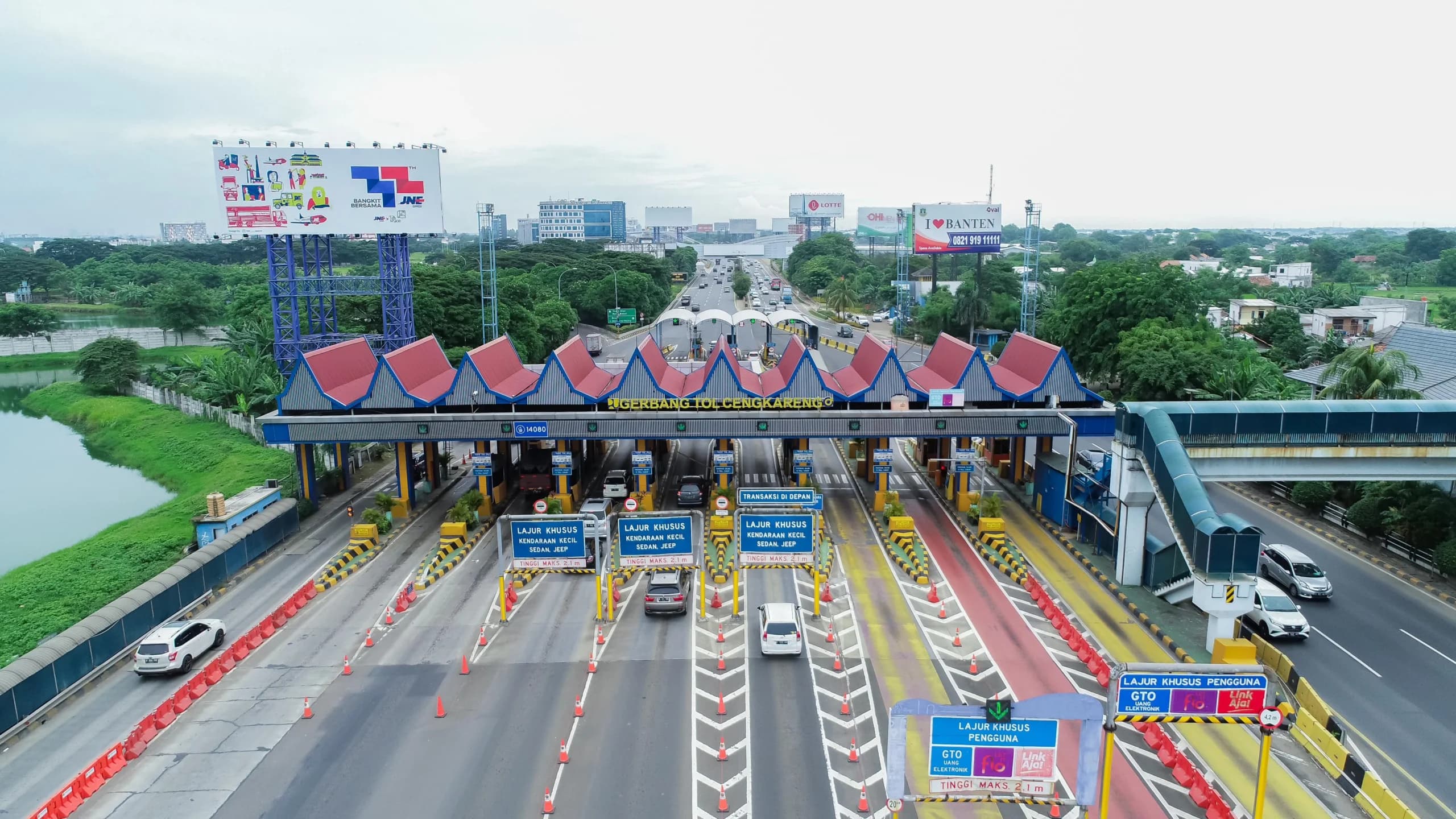 Kondisi ruas Gerbang Tol Cileunyi jelang Lebaran 2026