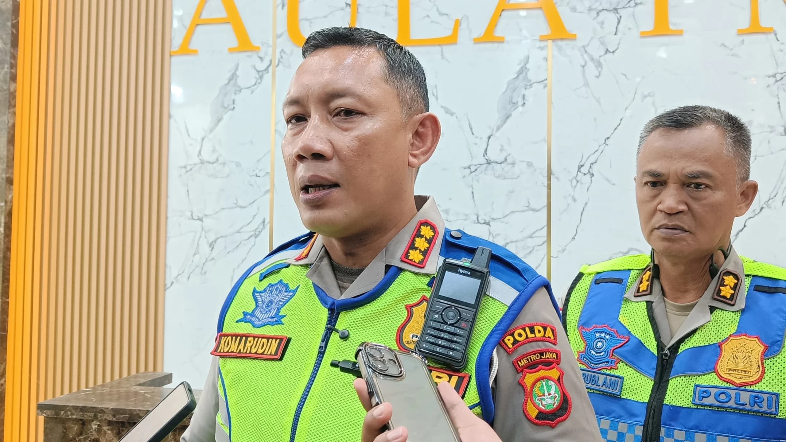 Dirlantas Polda Metro Jaya, Kombes Pol Komarudin mengatakan pihaknya mendalami 4 unsur terkait kecelakaan KRL dengan taksi listrik Green SM