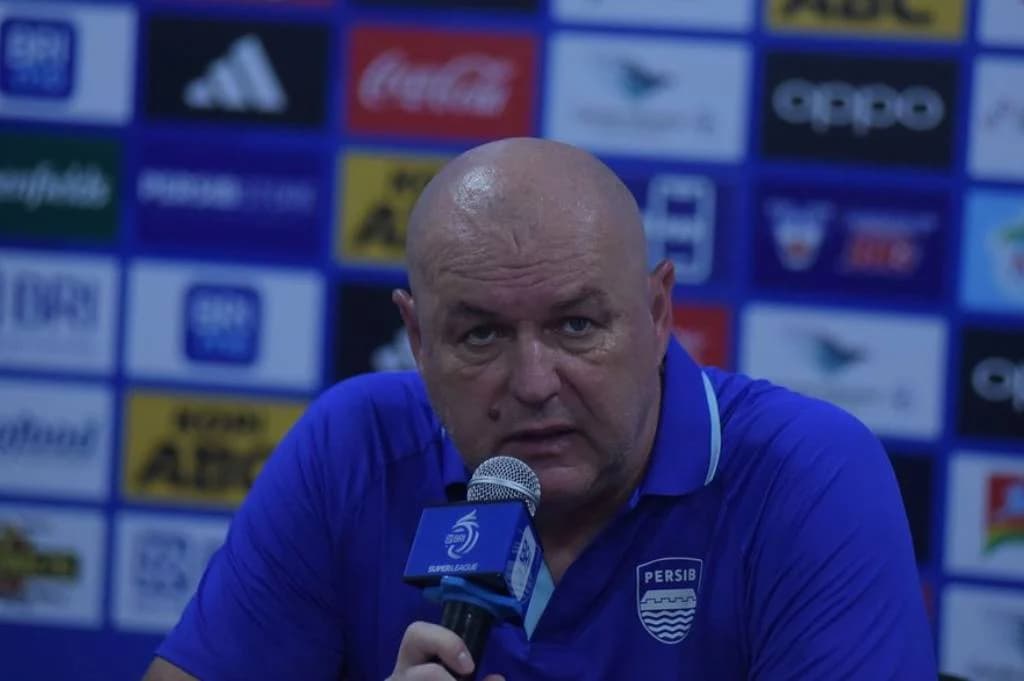 Pelatih Persib Bandung, Bojan Hodak saat konfrensi pers usai laga