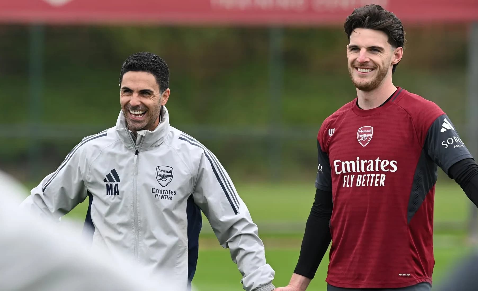 Pelatih Arsenal, Mikel Arteta sedang memimpin latihan jelang pertandingan melawan Atletico Madrid