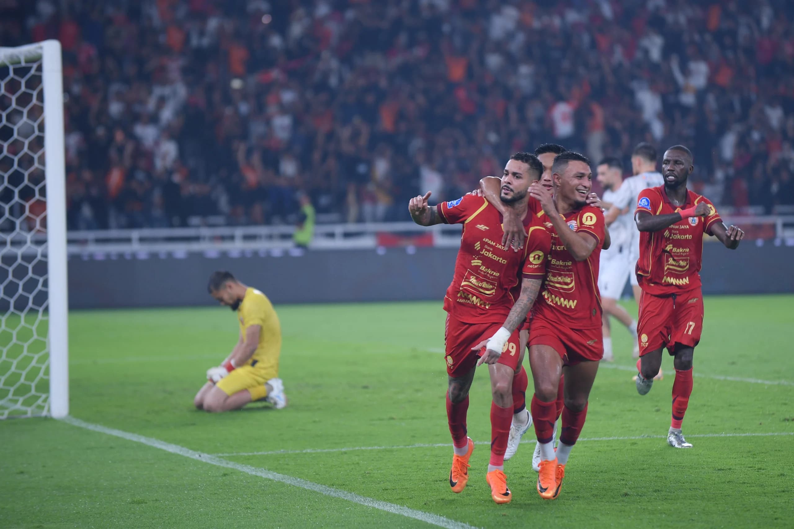 Selebrasi pemain Persija Jakarta usai mencetak gol.