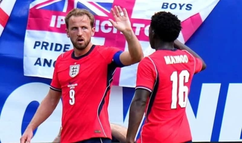 Penyerang Timnas Inggris Hary Kane (kiri).