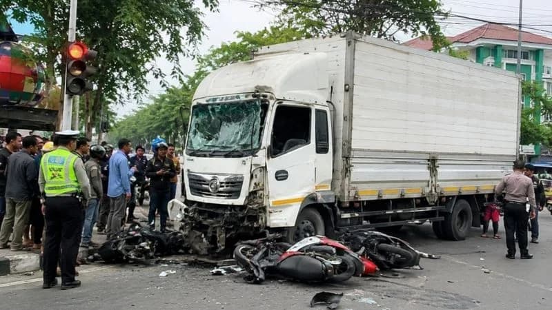 Ilustrasi kecelakaan truk box di Bekasi, Jawa Barat. Ilustrasi kecelakaan truk box di Bekasi, Jawa Barat.