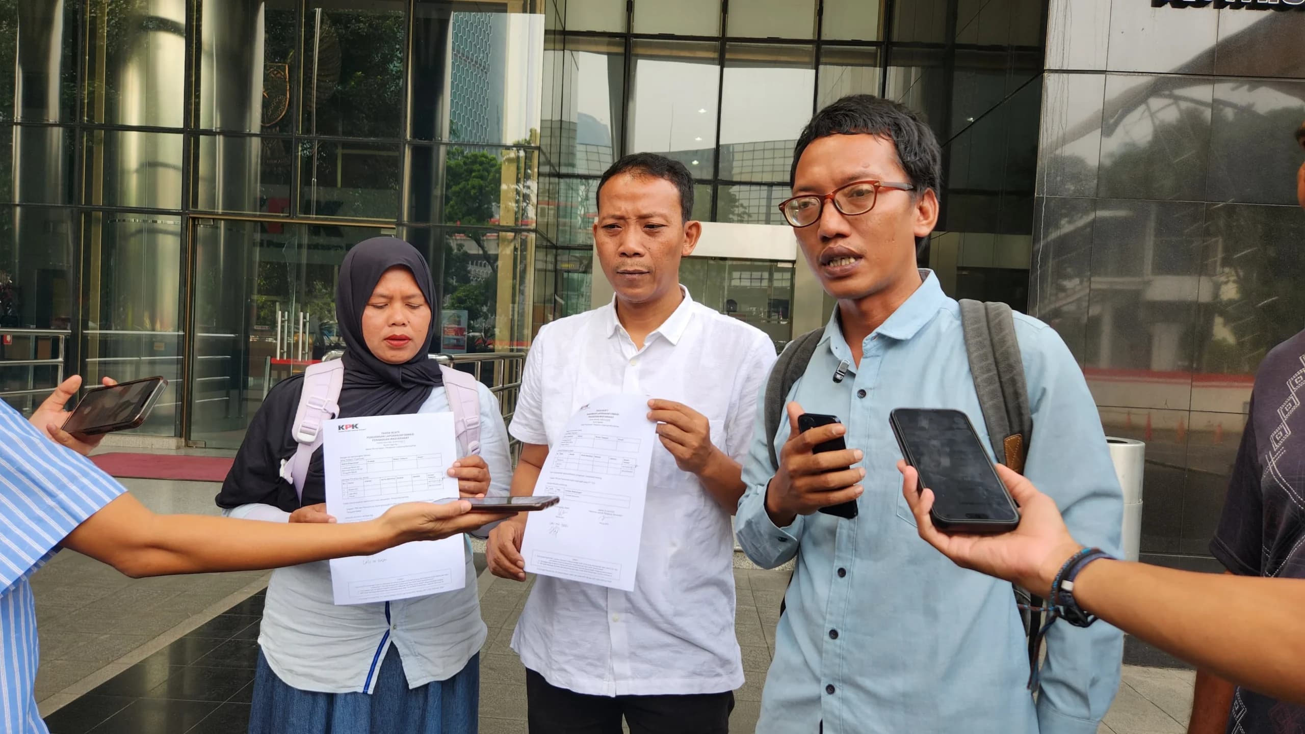 LSBH NTB melaporkan dugaan korupsi relokasi pemukiman Mandalika kepada KPK, 22 Juni 2026.