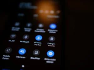 Bukan Cuma untuk Terbang, Ini Fungsi Tersembunyi Mode Pesawat di Smartphone