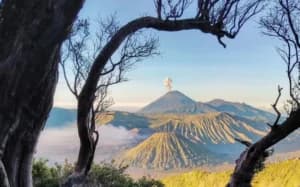 Bukan Cuma Karena FYP! Ini Tujuh Alasan Kamu Harus Sekali Seumur Hidup Mengunjungi Gunung Semeru