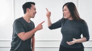 Banyak yang Ngira Love Bombing Itu Green Flag, Padahal Red Flag dalam Hubungan! Kok Bisa?