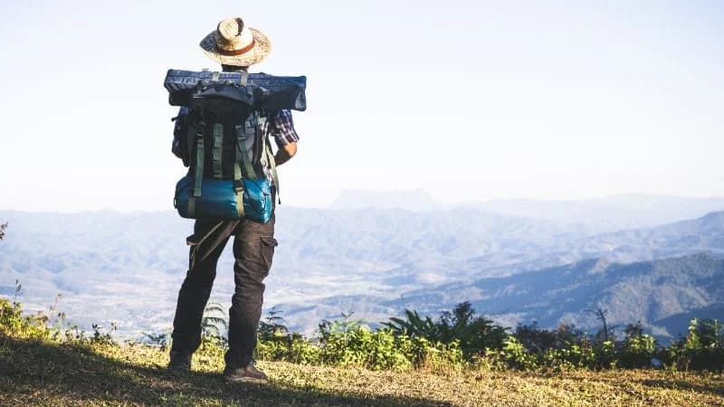 Ilustrasi pendaki gunung.