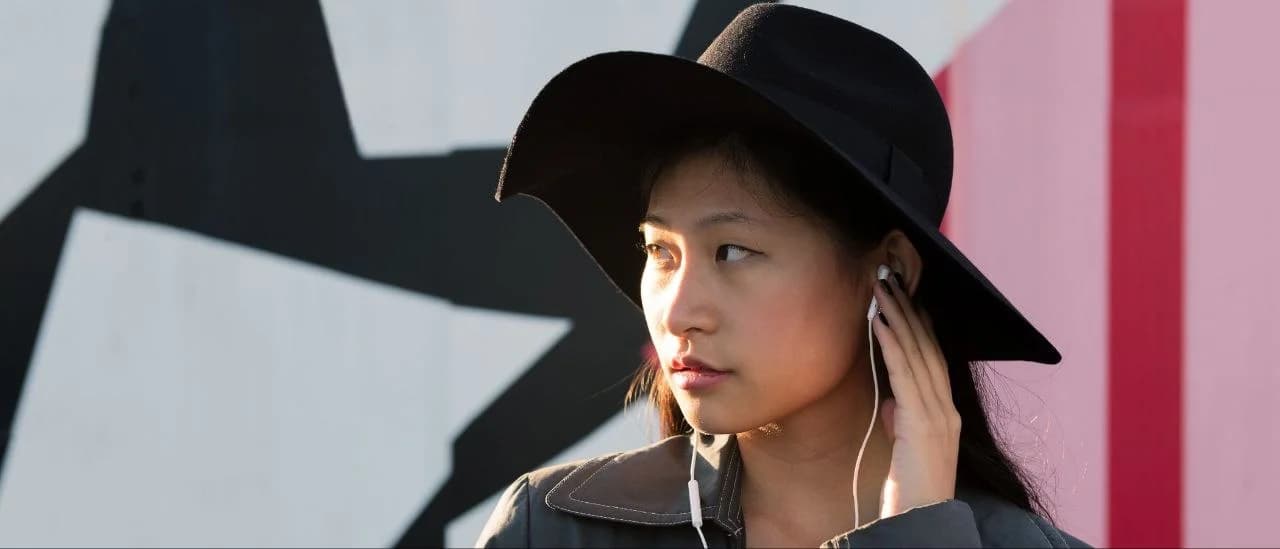 Earphone Kabel Ternyata Lagi Jadi Fashion Item Baru Gen Z