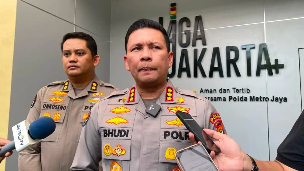 Kabid Humas Polda Metro Jaya Kombes Budi Hermanto menjelaskan pemblokiran rekening koordinator Aliansi Masyrakat Pati Bersatu (AMPB) Supriyono alias Botok. (Sumber: Istimewa)
