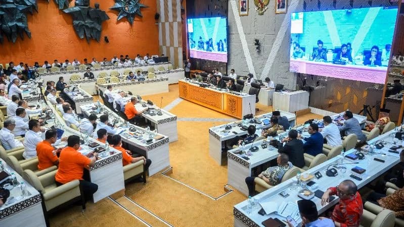 Suasana rapat kerja Komisi V DPR bersama pemerintah terkait kecelakaan transportasi di Kompleks Parlemen, Senayan, Jakarta.