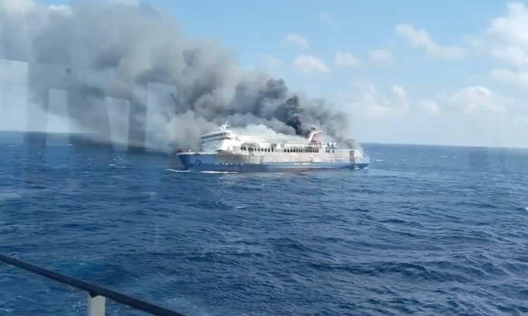 KM Mutiara Sentosa II Terbakar di Perairan Utara Sumenep. (Sumber: Istimewa)