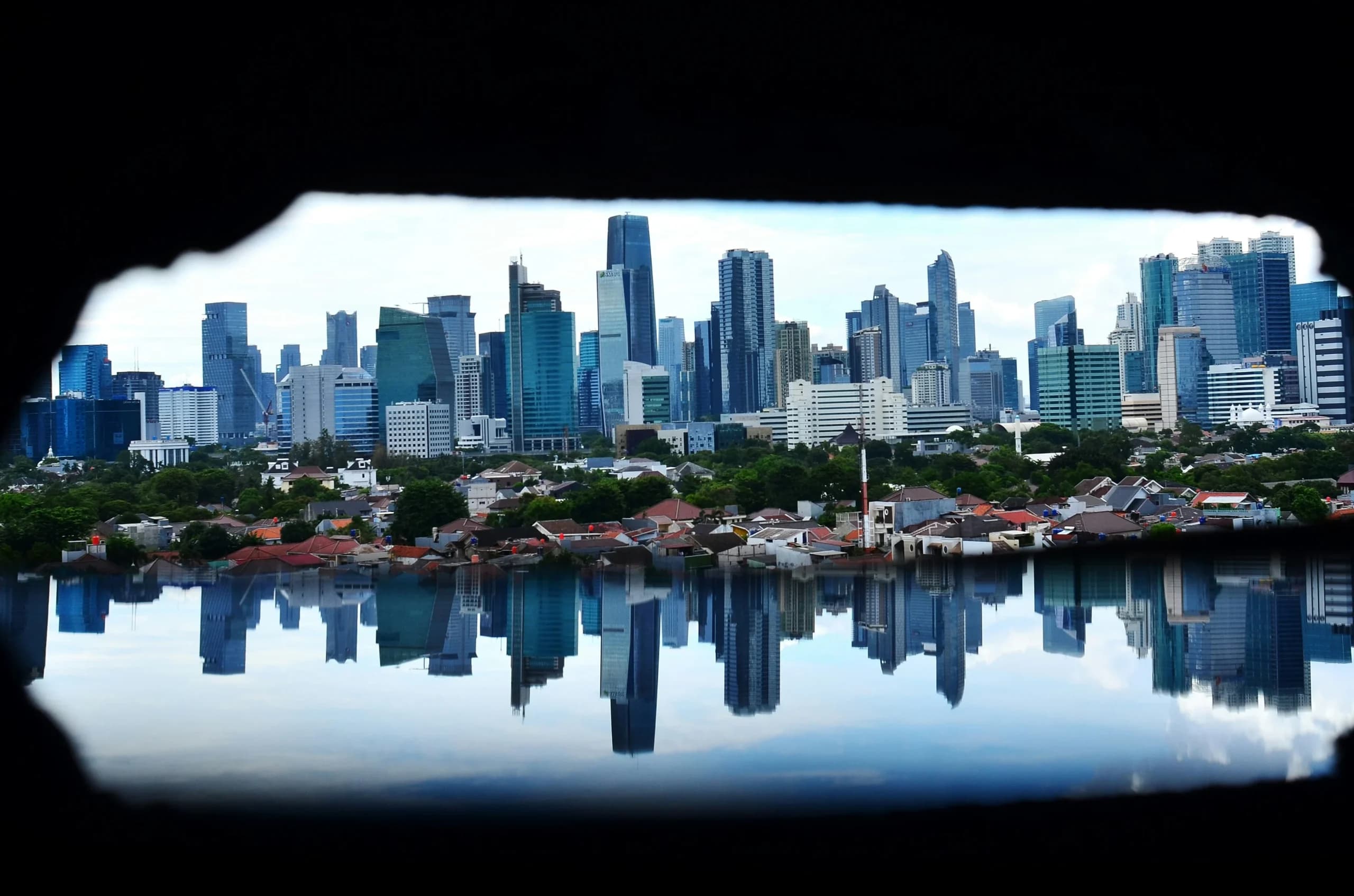 Ketimpangan kota di DKI Jakarta. (Sumber: Unsplash/Iqro Rinaldi)