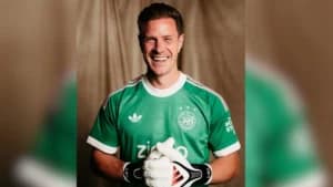Ter Stegen Merapat ke Ajax, Posisi Maarten Paes Sebagai Kiper Utama Terancam?