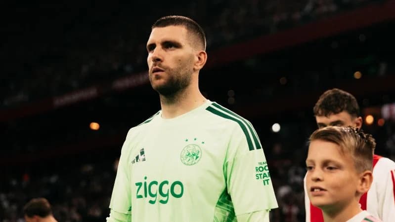 Kiper Ajax Amsterdam sekaligus Timnas Indonesia Maarten Paes