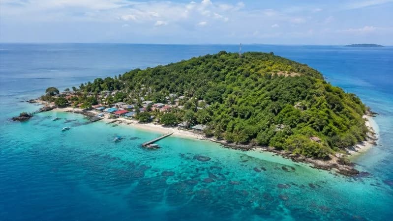 Ilustrasi pulau terpencil.