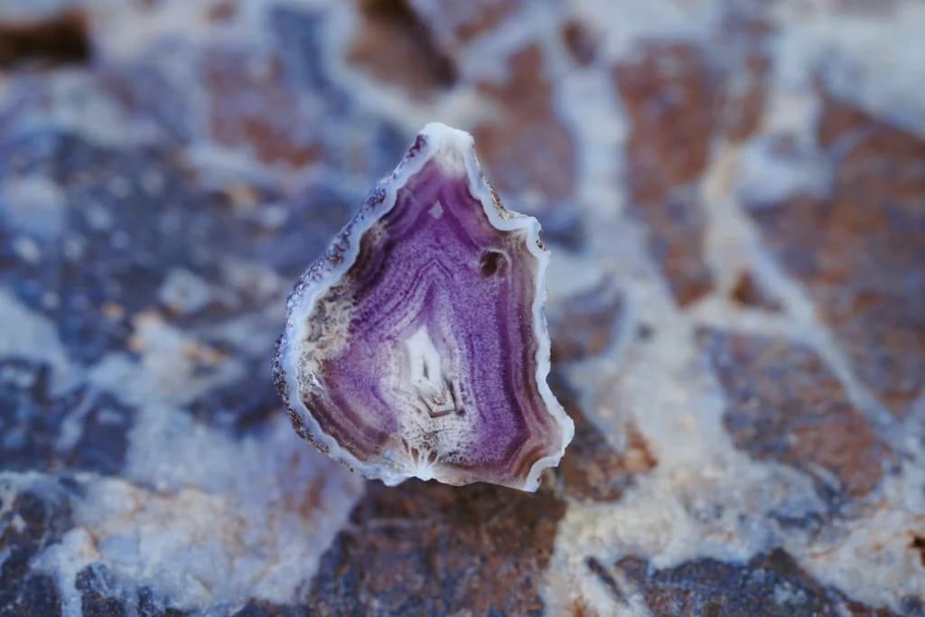 Batu Akik Kristal. (Sumber: Unsplash/KaySea Greene)