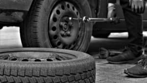 Awas Limbung! Ini Deretan Pemicu Ban Mobil Aus Tidak Merata dan Solusinya