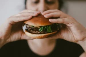 Berapa Lama Tubuh Mencerna Makanan? Ini Penjelasan
