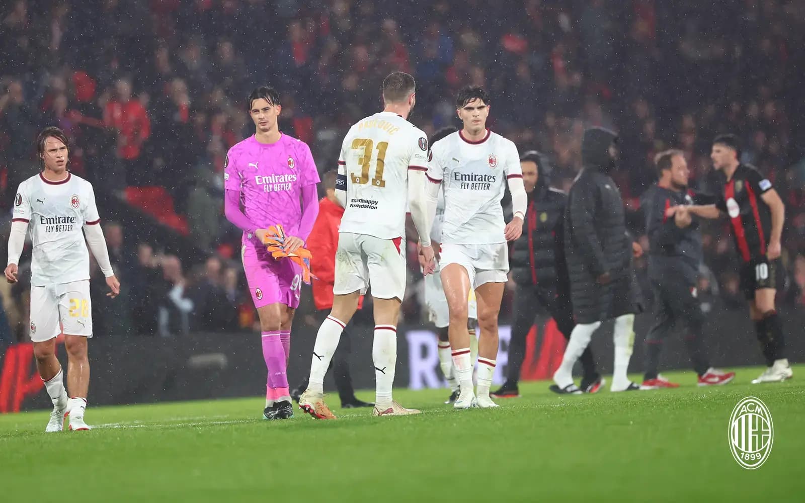 Pemain AC Milan usai pertandingan UEFA Europa League 2026/2027 melawan Bournemouth.