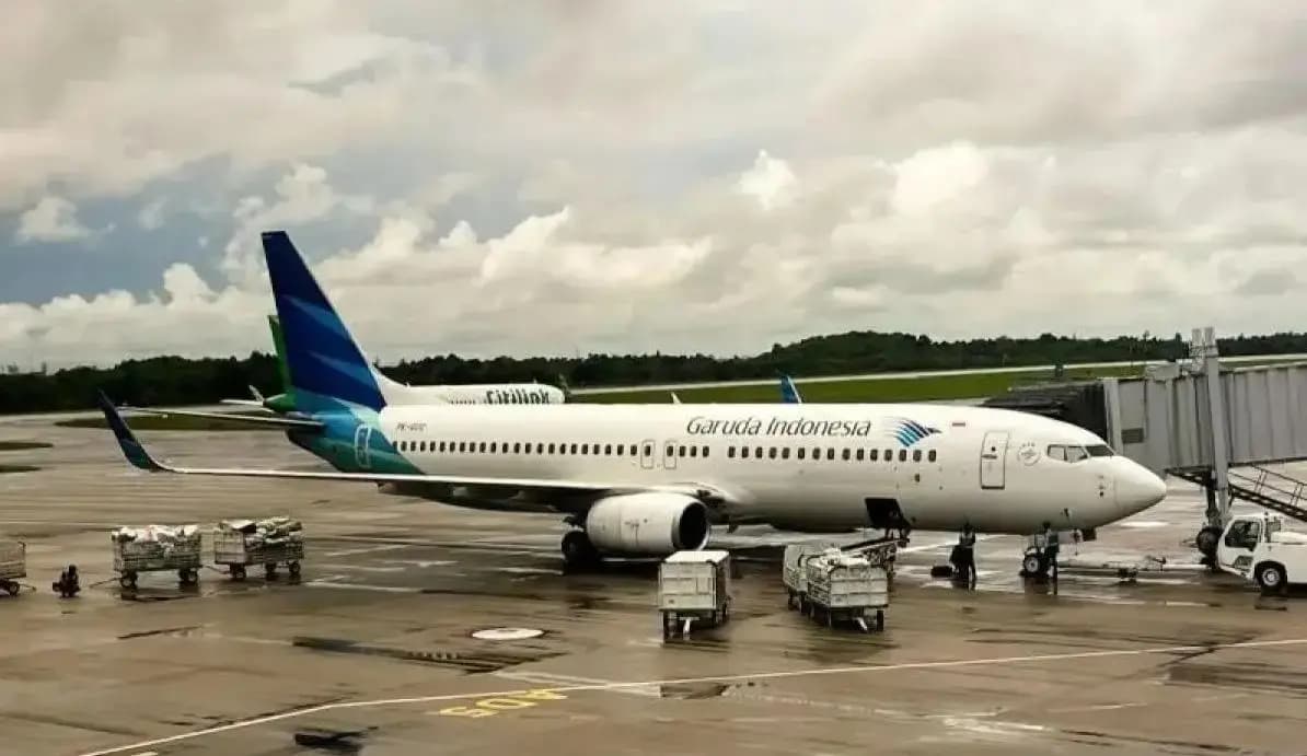 Garuda Indonesia di bandara.