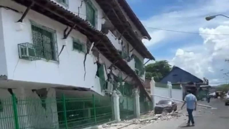 Bangunan rusak parah imbas guncangan gempa kuat di Panama.