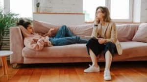 Gen Z Disebut Gampang Burnout dan Sensitif, Benarkah Generasi Dulu Lebih Tangguh?