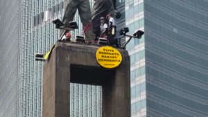 Dari Puncak Bundaran HI, Greenpeace Teriakkan Krisis Iklim dan Biaya Hidup