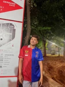 Sensasi Jersei ‘Bajigur-Thai Tea’: Penampilan Unik Jirayut Nonton Final FIFA ASEAN Cup