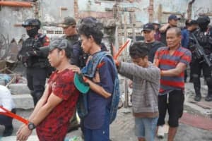 Polda Metro ‘Sapu Bersih’ Kampung Boncos: 4 Orang Ditangkap, Belasan Bong Disita