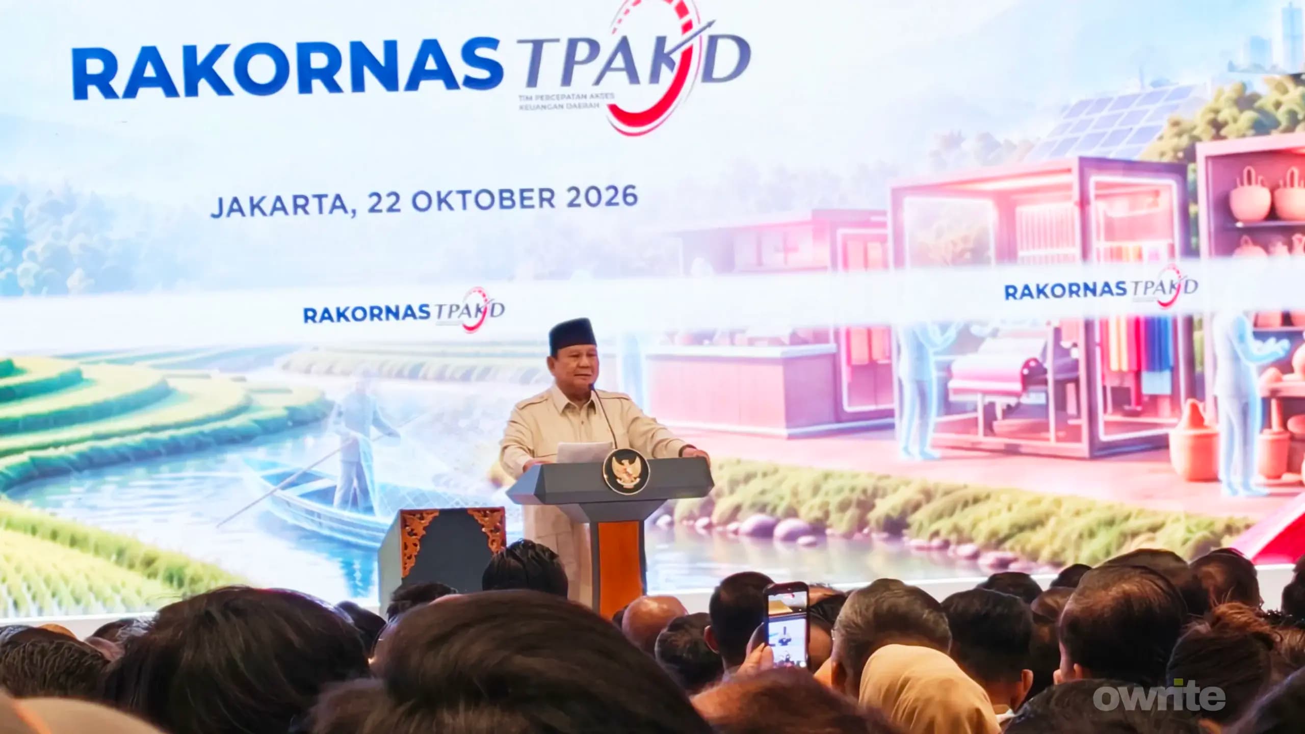 Presiden Prabowo dalam Rapat Koordinasi Nasional Tim Percepatan Akses Keuangan Daerah (TPAKD), di Jiexpo, Jakarta, 22 Oktober 2026.
