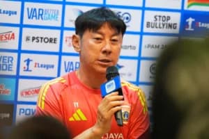 Mudik ke JIS, Shin Tae-yong Sentil Rumput Stadion yang ‘Keranjingan’ Konser