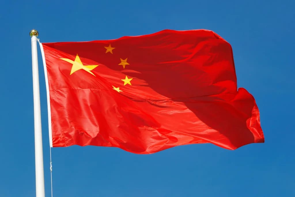 Bendera China. (Sumber: Unsplash/ CARLOS DE SOUZA)