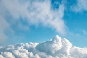 Langit Jakarta 8 Oktober: Kompak Berawan, Suhu Jaksel Tembus 34 Derajat