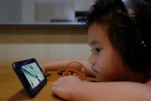 Jangan Anggap Sepele! Ketergantungan AI Bisa Bikin Anak Kehilangan Kemampuan Kritis
