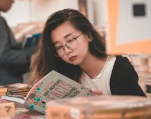 Mata Sering Pegal setelah Main HP? Coba Aturan 20-20-20 yang Gampang Dilakukan