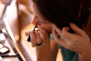 Hai Ladies! Catat 7 Tips Agar Makeup Tidak Gampang Luntur Saat Cuaca Panas