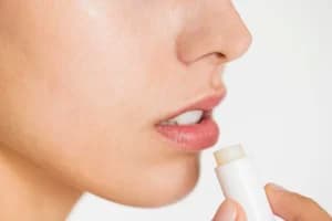 Bibir Kering dan Pecah-Pecah Tak Kunjung Hilang? Ini Cara Mengatasinya yang Tepat