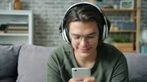 Sering Pakai Headset Berjam-jam? Hati-Hati, 4 Masalah Telinga Ini Bisa Mengintai