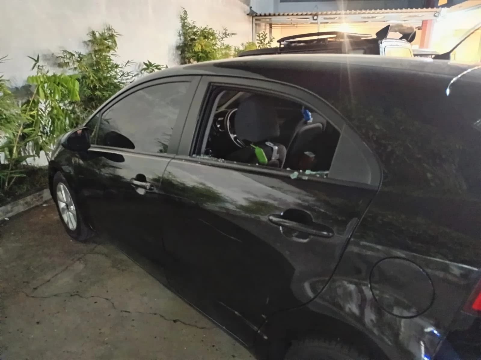 Pencurian dengan modus pecah kaca mobil