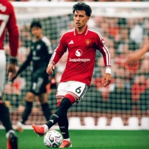 Lisandro Martinez Minta Maaf Usai Kritik Manajemen MU Pasca kekalahan di UCL