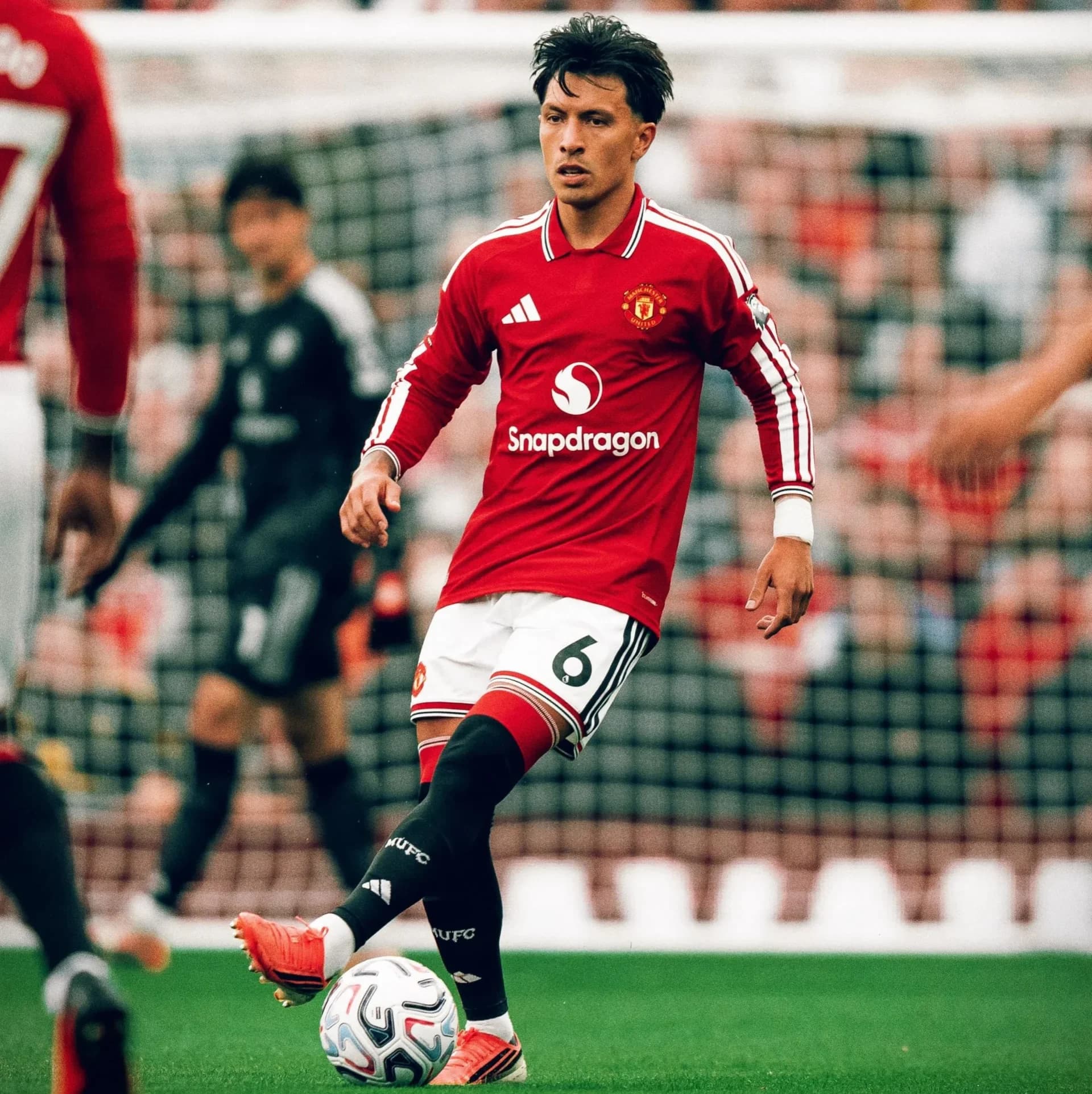 Lisandro Martinez Minta Maaf Usai Kritik Manajemen MU Pasca kekalahan di UCL