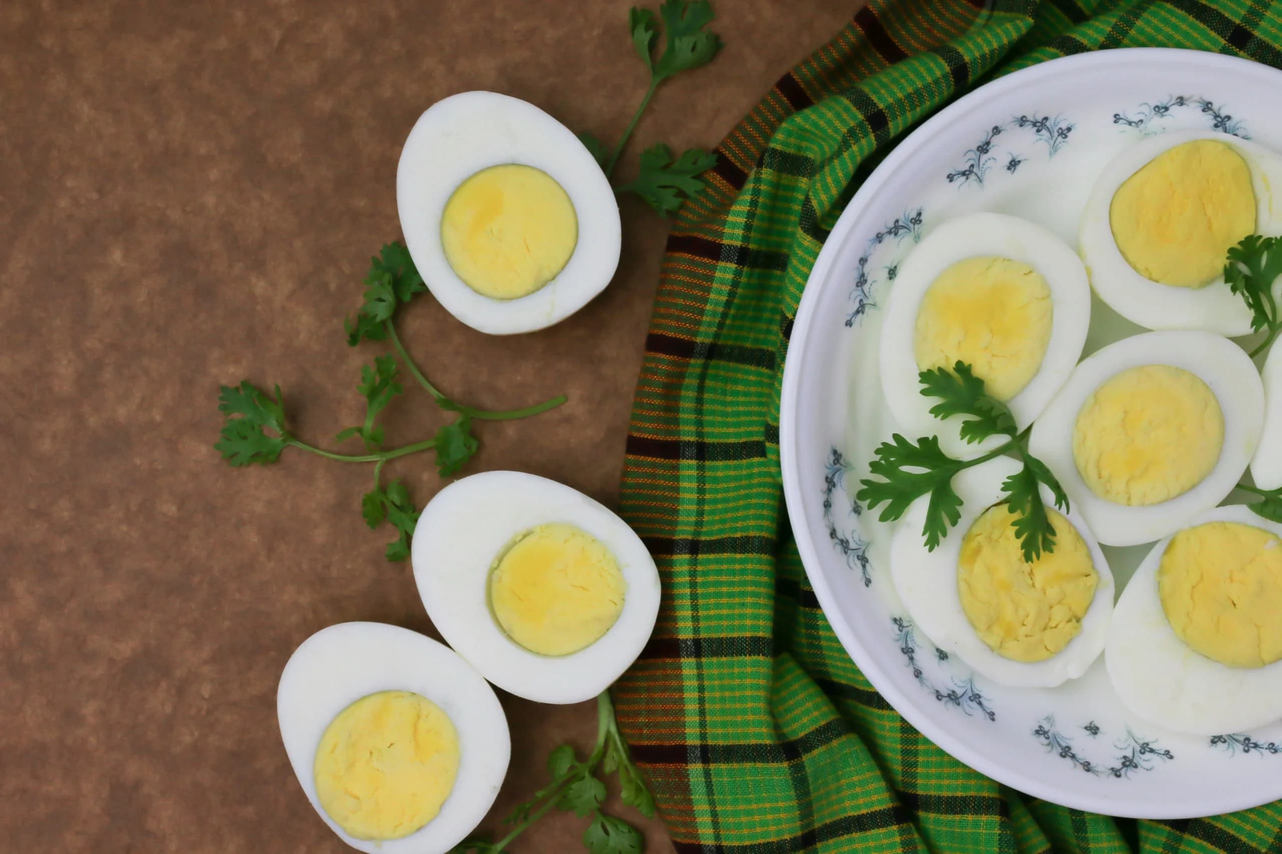 Ilustrasi telur rebus (Foto: Unsplash/Tamanna Rumee)