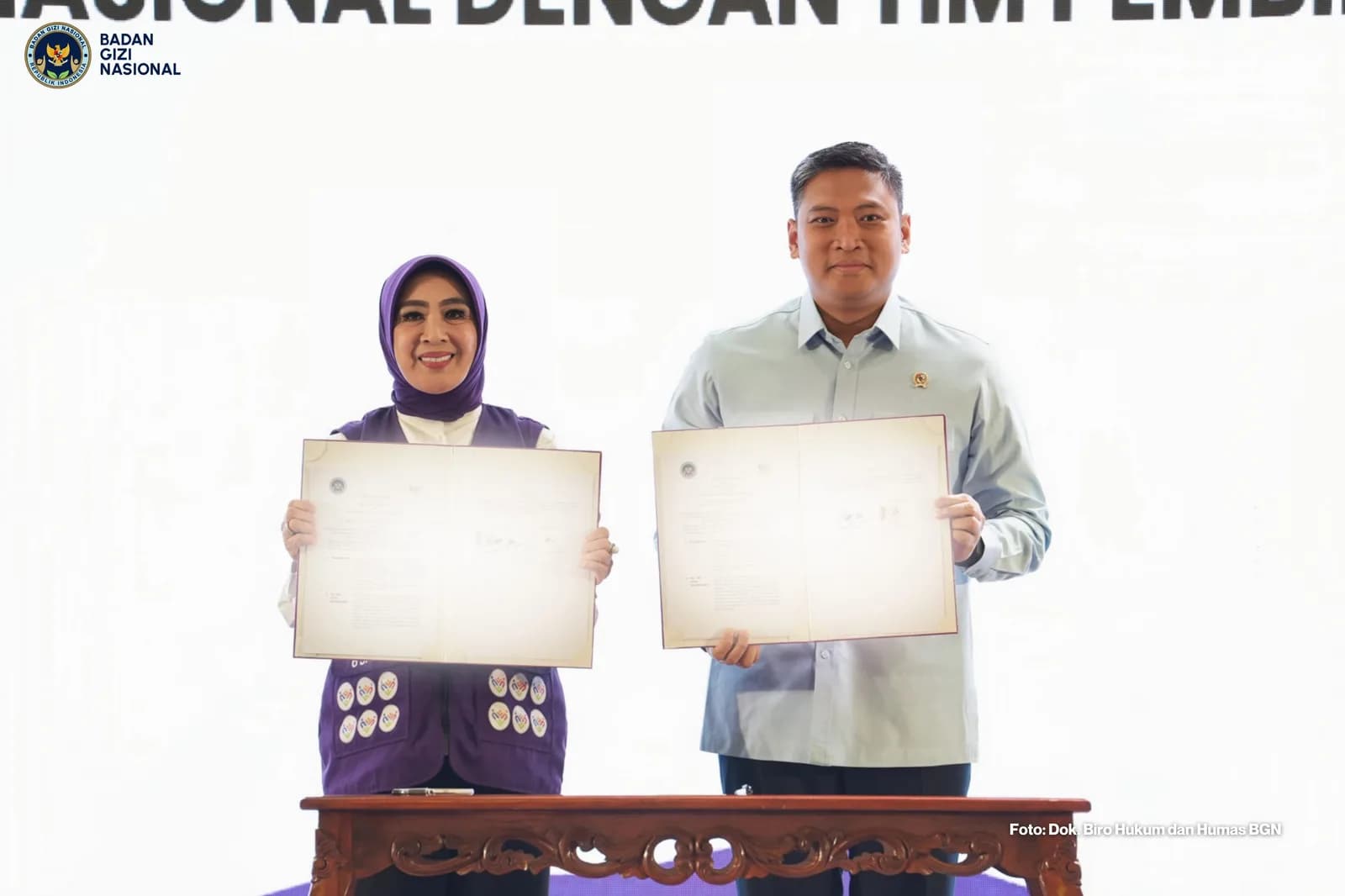 Kepala Badan Gizi Nasional Sudaryono dan perwakilan posyandu.