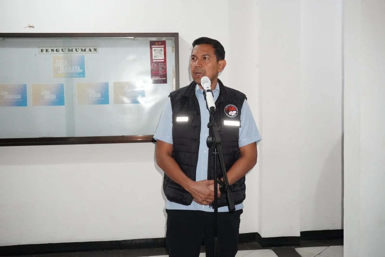 Dirtipid Narkoba Polda Metro Jaya Kombes Bismo Teguh Santoso memimpin apel jelang penggerebekan kampung Ambon