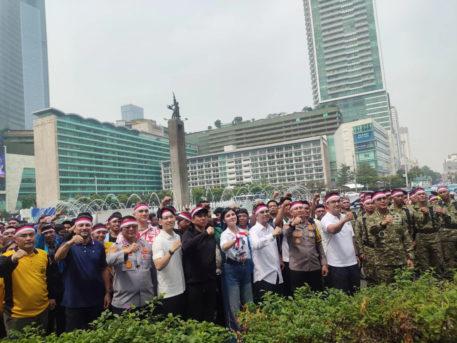Sejumlah artis, influencer, hingga mahasiswa mengikut acara Deklarasi Sumpah Pemuda' yang digelar di Pospol Bunderan HI