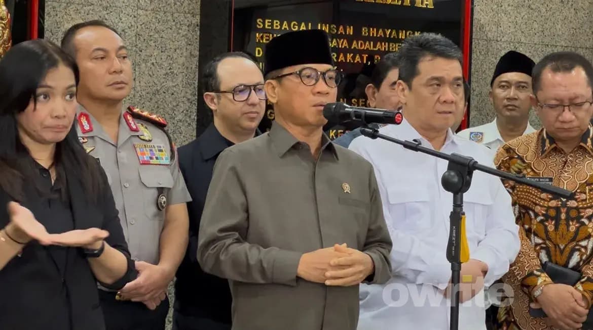 Mendes PDT Yandri Susanto bersama jajaran usai melakukan audiensi dengan Kapolri Jenderal Suyudi Ario Seto di Rupatama Mabes Polri, Jumat, 30 Oktober 2026.