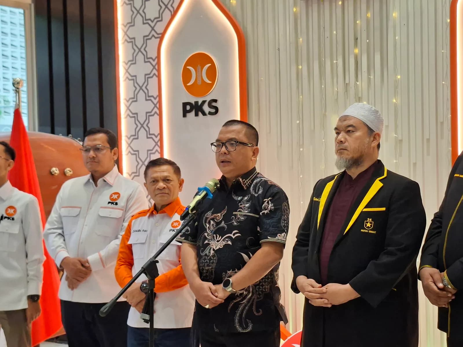 Polemik Ijazah Gibran Dibawa ke DPR, Deny Indrayana Harap PKS jadi Inisiator