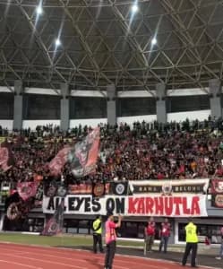 Berani Suarakan Karhutla di Stadion, Spanduk Jakmania Diminta Turun! Warganet Ramai-Ramai Soroti PSSI