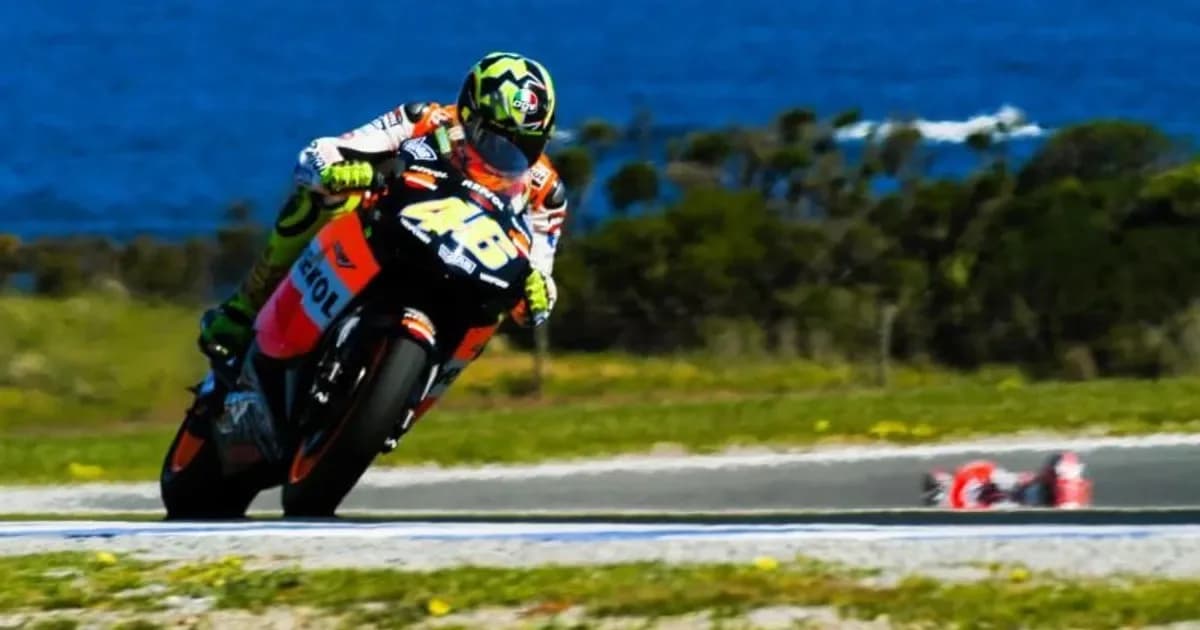 Pembalap saat di Sirkuit Phillip Island, Australia.